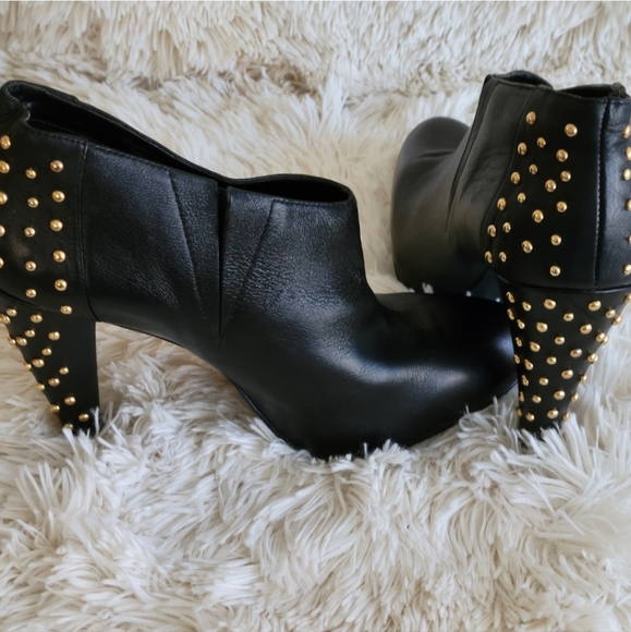 Steve Madden Black Clubbin Bootie w/Gold Studded Heels size 10M - Picture 10 of 10